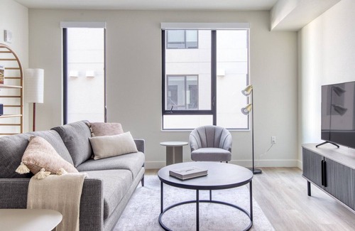 Downtown Berkeley Apartment | Sunny Berkeley 1BR w/ W/D & Coworking, walkable to BART, by Blueground