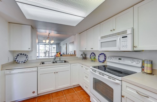 Bonita Springs Condo | Sunny Bonita Springs Condo w/ Balcony - Near Golf!