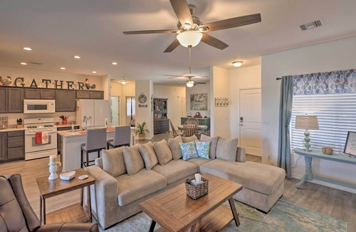 Bullhead City House | Sunny Bullhead City Home w/Patio & Mtn View!