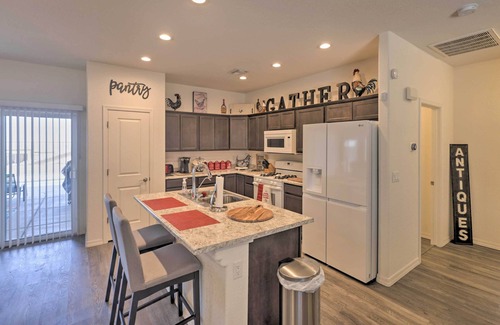 Bullhead City House | Sunny Bullhead City Home w/Patio & Mtn View!