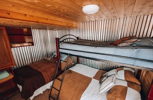 Port Angeles Cabin | Sunny Cabin at Lake Sutherland - Exclusive & Private Waterfront