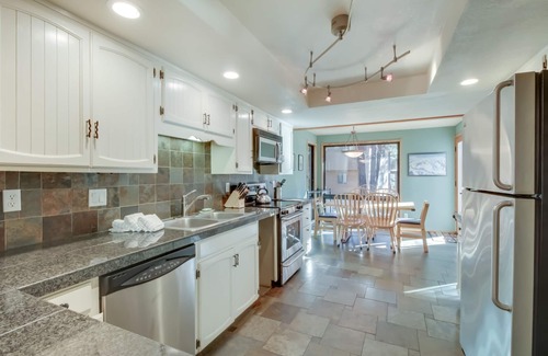 Sunriver Cabin | Sunny Cabin with Private Hot Tub, - Dogs Welcome