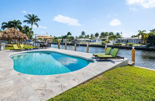 Garden Isles House | Sunny Canal, Modern waterfront 3 bedroom pool home