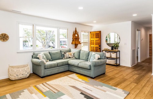 Tranquil Harbour House | Sunny & Chair