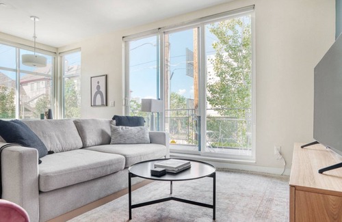 Cherry Creek Apartment | Sunny Cherry Creek 3BR w/ W/D & Deck, nr Cherry Creek Mall, by Blueground