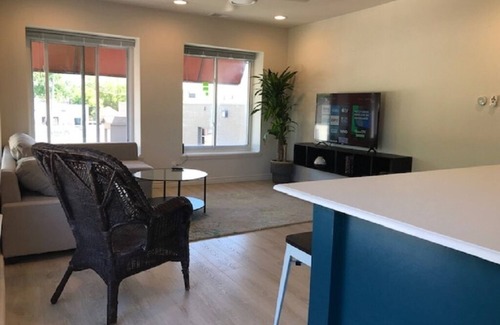Roseville Apartment | Sunny city aprtment.
