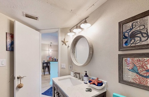 Ocean Side Village Condo | Sunny condo close to beach with pool, beach access, & washer/dryer