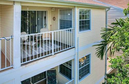 Ocean Side Village Condo | Sunny condo close to beach with pool, beach access, & washer/dryer