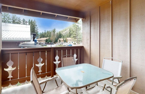 Downtown Leavenworth Apartment | Sunny condo w/a balcony, shared pools, hot tub, game room - near downtown