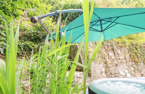Grampound House | SUNNY CORNER, pet friendly, character holiday cottage in Sticker