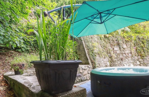 Grampound House | SUNNY CORNER, pet friendly, character holiday cottage in Sticker