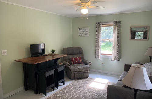 Lake George Cottage | Sunny Cottage at Cozy Nook