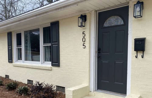 Gadsden Cottage | Sunny Cottage -Minutes from Medical and Shopping Districts