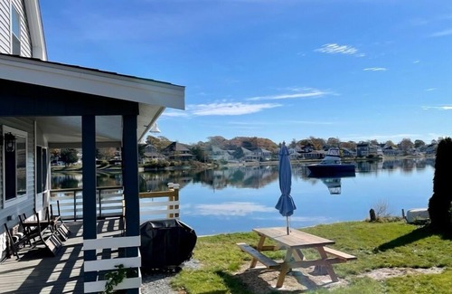 Onset Cottage | Sunny Cottage with Backyard Swimming, Water views, close to Downtown/Restaurants/Beaches. Bring your Water shoes!