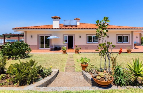 Mozelos Apartment | Sunny Country House with Swimming Pool