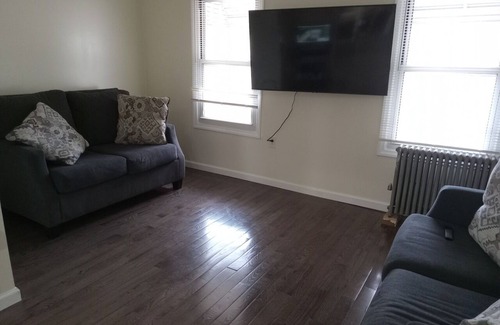 Wingate Apartment | Sunny Cozy 2 bedroom Apt.-Near parks, Zoo, and Museums