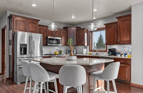 Appleton House | Sunny Days Await | Private Pool & Hot Tub Retreat