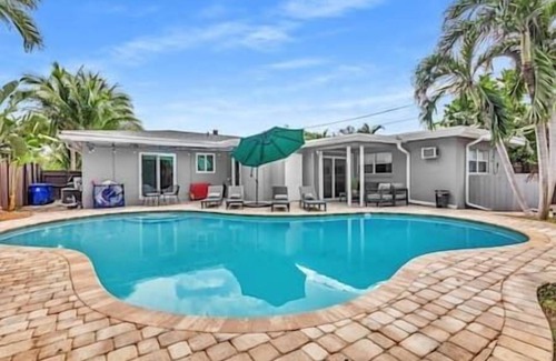 Middle River Terrace House | Sunny Days Getaway, 5BD Heated Pool Family Home!