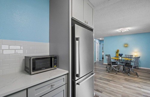 Pinellas Park House | Sunny Days & Starry Nights! 2/1 Home Great Price!