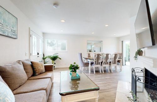 Santa Ana Heights House | Sunny Days