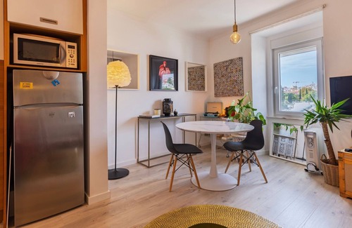 Sao Bento Apartment | Sunny Design Apt in Praça das Flores by LovelyStay