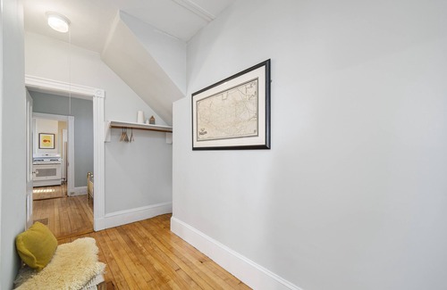 Prospect Hill Apartment | Sunny Dog Friendly Union Sq 1brm