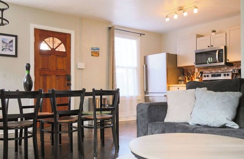 Canon City House | Sunny Downtown Oasis · Hot Tub · Casita Verde