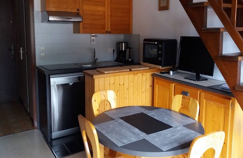 Saint-Jean-de-Sixt Apartment | Sunny Duplex with Balcony, 6 Guests, Near Ski Resorts