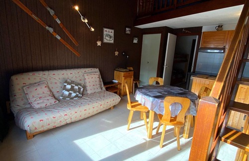 Saint-Jean-de-Sixt Apartment | Sunny Duplex with Balcony, 6 Guests, Near Ski Resorts