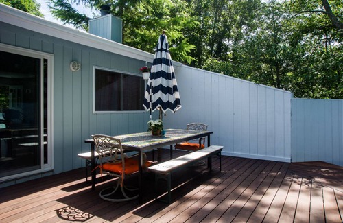 Clearwater Beach House | Sunny East Hampton Contemporary House/Clearwater Beach