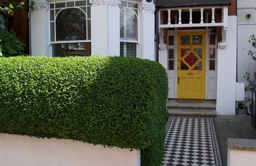 Haringey Apartment | Sunny Edwardian garden flat with large summer house in leafy north london