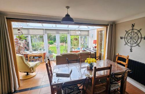 Whitstable House | Sunny Family Residence with parking. Jacuzzi bath perfect for relaxing and unwinding
