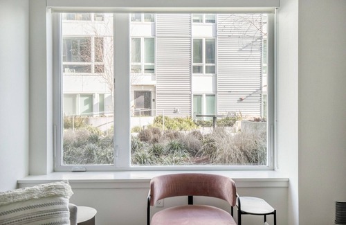 Yesler Terrace Apartment | Sunny First Hill 1BR w/Gym, Roof & Lounge, nr Pioneer Sq, by Blueground