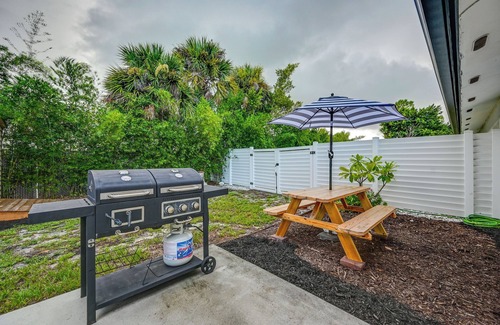 Central Naples House | Sunny Florida Escape w/Patio, Grill & Fire Pit!