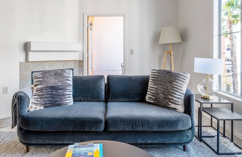 Central District Apartment | Sunny Fremont 1BR w/ W/D, Pool, Gym, Parking, walk to BART, by Blueground