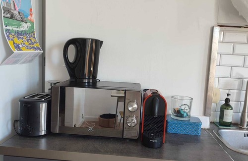 1st Arrondissement Apartment | Sunny, fully-equipped apartment with balcony in central Marseille.