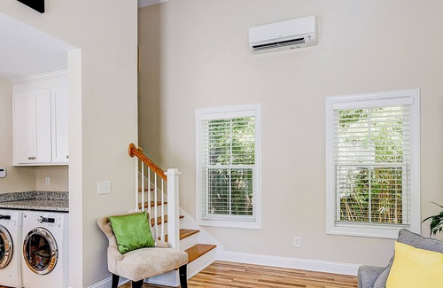 Scanlonville Cottage | Sunny garden cottage with a furnished front porch, grill, AC, & washer/dryer