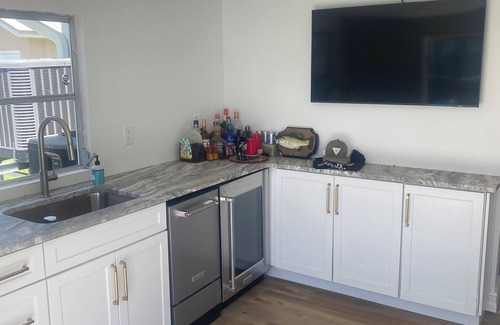South Island House | Sunny Getaway – Heated Pool, Canal Views, Walk to Beach