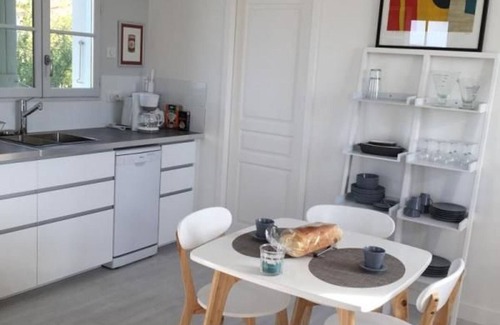 Talmont-Saint-Hilaire Cottage | Sunny Gîte in a Historic Setting with Private Terrace, Parking, & Nearby Spa