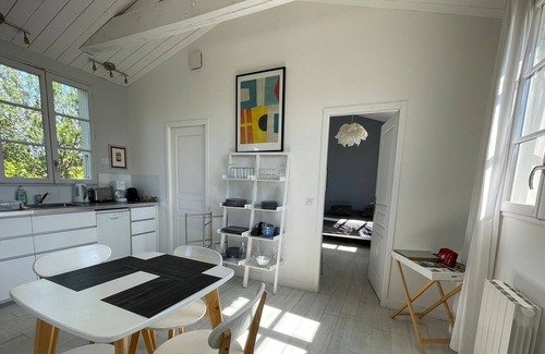 Talmont-Saint-Hilaire Cottage | Sunny Gîte in a Historic Setting with Private Terrace, Parking, & Nearby Spa