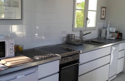 Talmont-Saint-Hilaire Cottage | Sunny Gîte in a Historic Setting with Private Terrace, Parking, & Nearby Spa