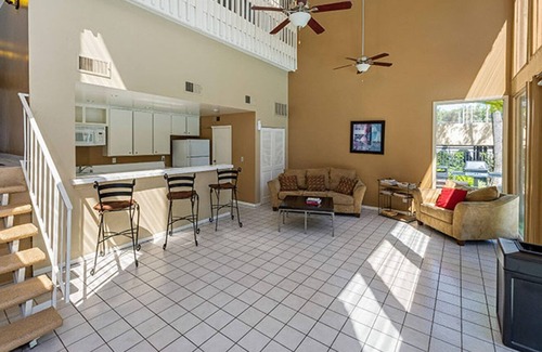 Atwater Village Apartment | Sunny Glendale 1BR w/Gym, Pool, walkable location, by Blueground