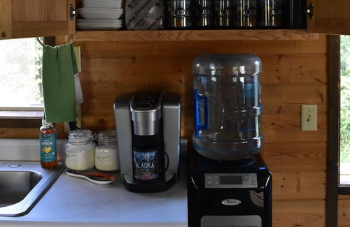 Fairbanks House | Sunny Goldstream Cabin - Pet Friendly