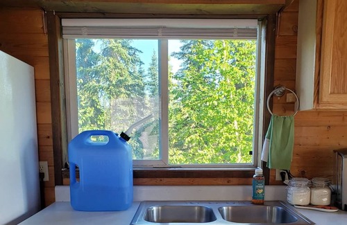 Fairbanks House | Sunny Goldstream Cabin - Pet Friendly