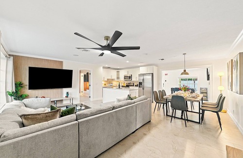 Plantation Villa | Sunny-Haven 3 Bedroom PoolVilla With GameRoom near the Beach & Shopping Centers