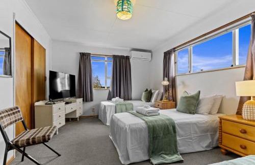 Hilltop House | Sunny Hilltop Red Bach w Lake and Mountain Views