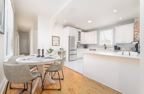 Springfield Apartment | Sunny Historic 2BR | Minutes to Stadium + Main St