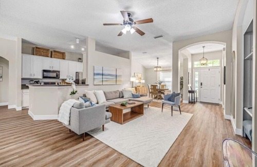 Northside House | Sunny Holiday Escape – Pool + Near Attractions!