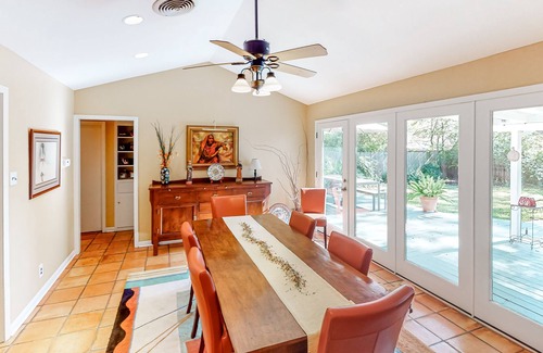 Allandale House | Sunny home in quiet neighborhood, w/ full kitchen, fenced yard, & backyard deck!