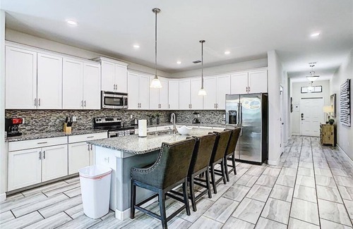 Loughman House | Sunny Home w/pool, hot tub, 12 miles from Disney